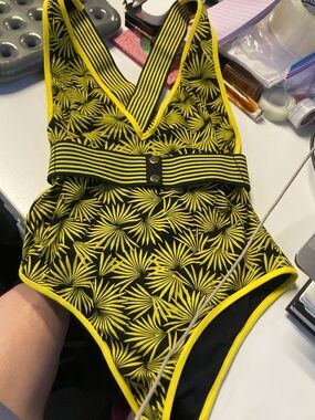 NWOT size Small S DVF yellow and black floral v neck swimsuit